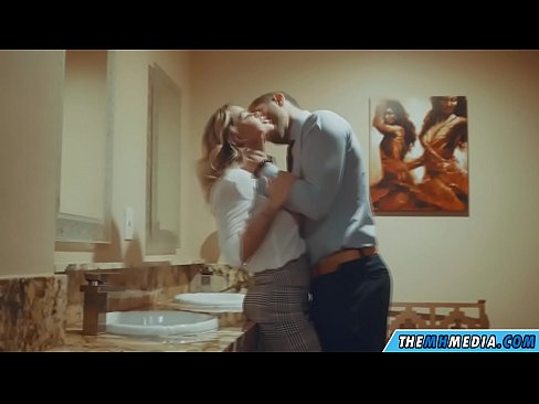 ❤️ Döşlü sarışın sizi ictimai tualetdə aldatdıqda ❤️❌ Porno fb bizdə ☑
